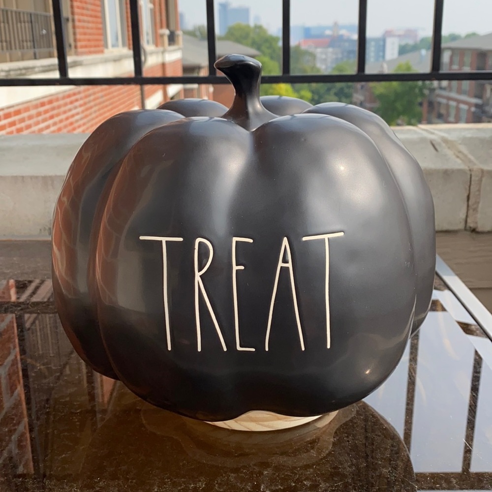 RAE DUNN | “TREAT” Large Pumpkin {1 Available}